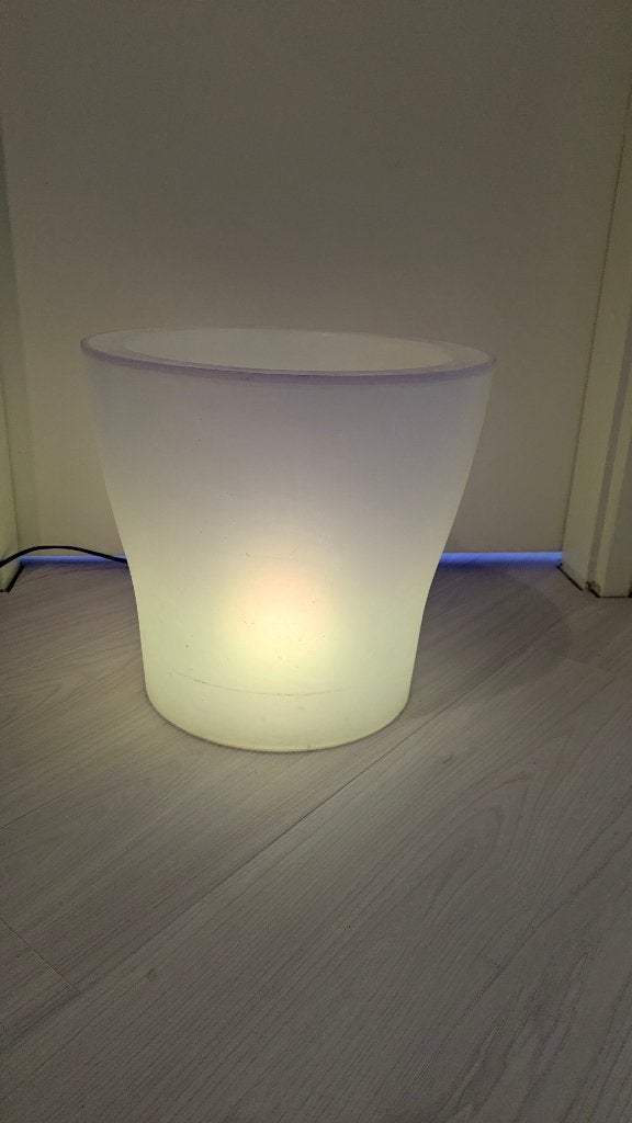 Wit transparante bloempot met led, Kunststof, Rond, Zo goed als nieuw, Minder dan 40 cm