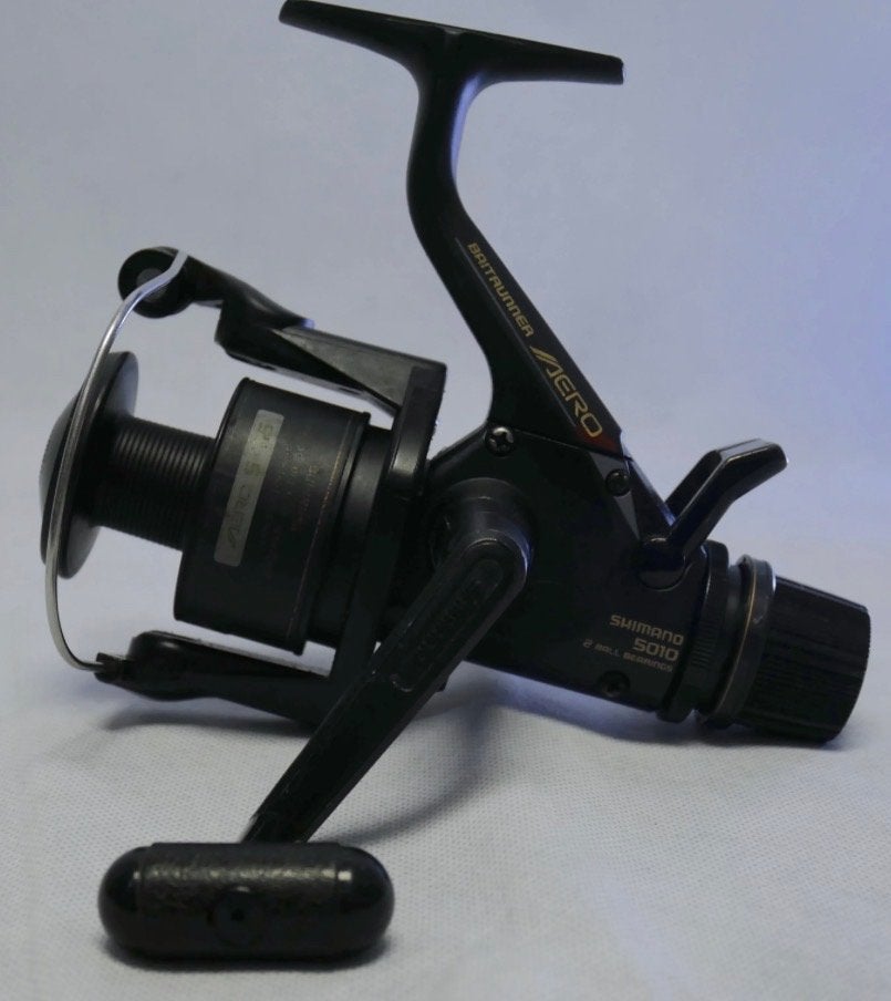 Shimano Baitrunner Aero 5010 2 stks, Watersport en Boten, Ophalen of Verzenden, Gebruikt, Molen