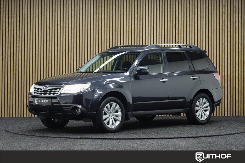 Subaru Forester 2.0 XS Luxury AWD | Afneembare Trekhaak | Cr, Euro 5, Stof, Zwart, 4 cilinders