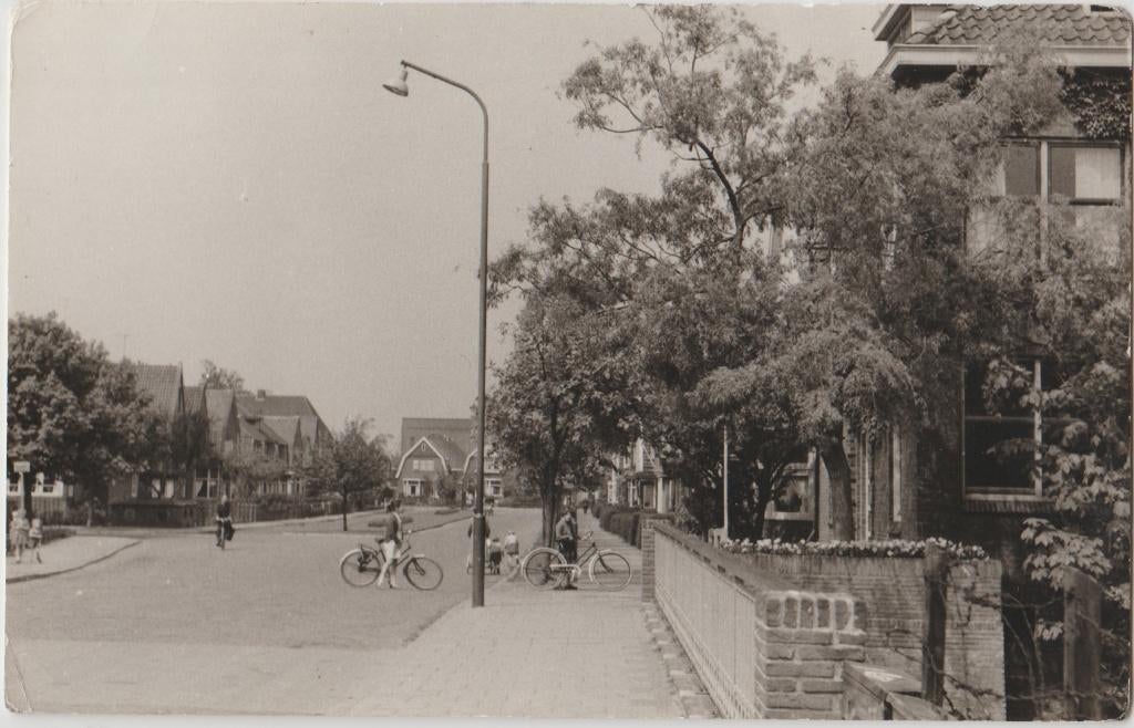 krommenie badhuislaan dorpsgezicht rechts badhuis zaanstreek, Ophalen of Verzenden, 1960 tot 1980, Gelopen, Noord-Holland