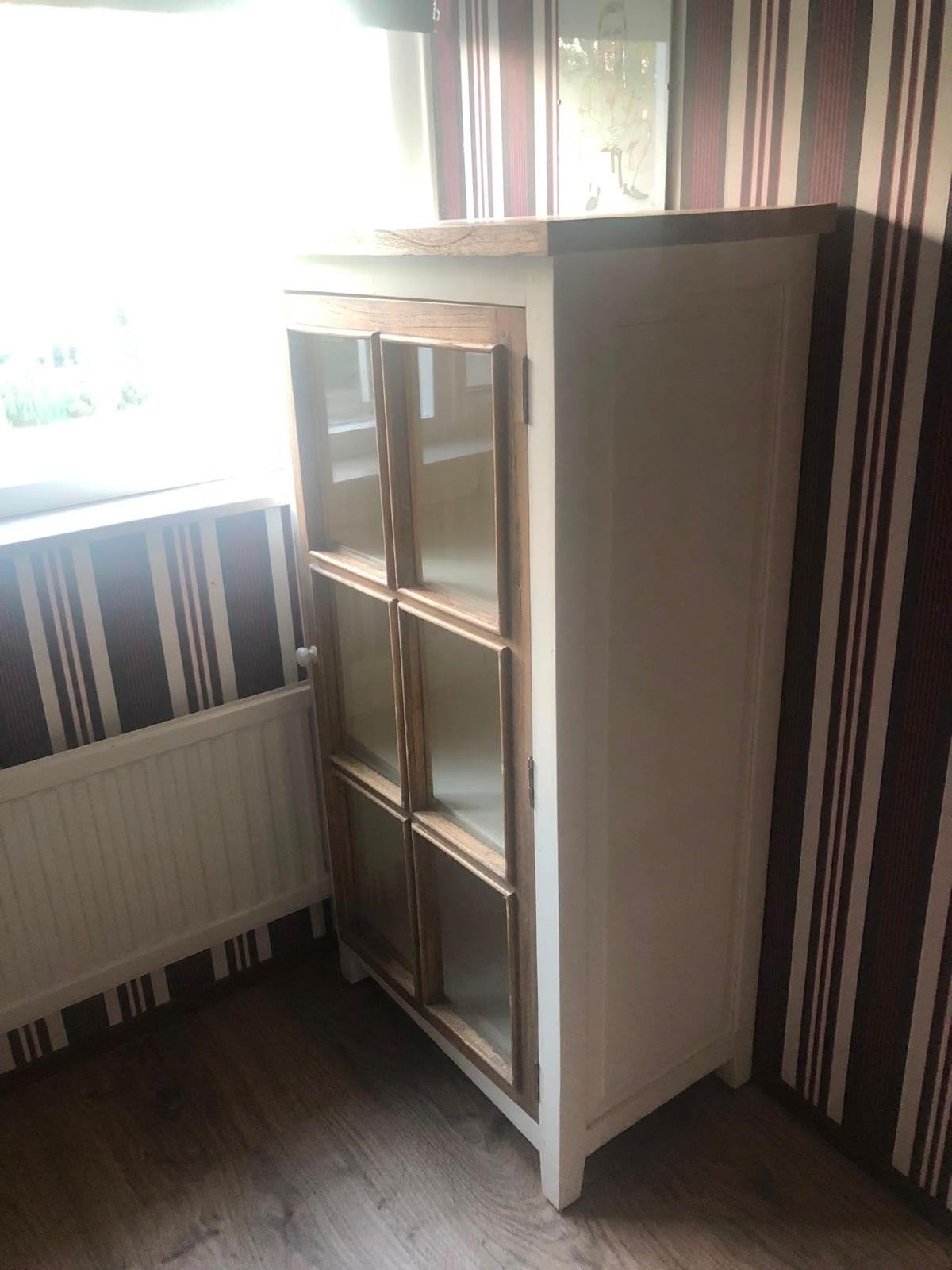 Witte vitrinekast met glazen deuren - 120x63x40 cm, Ophalen, 100 tot 150 cm, Overige houtsoorten, 50 tot 100 cm