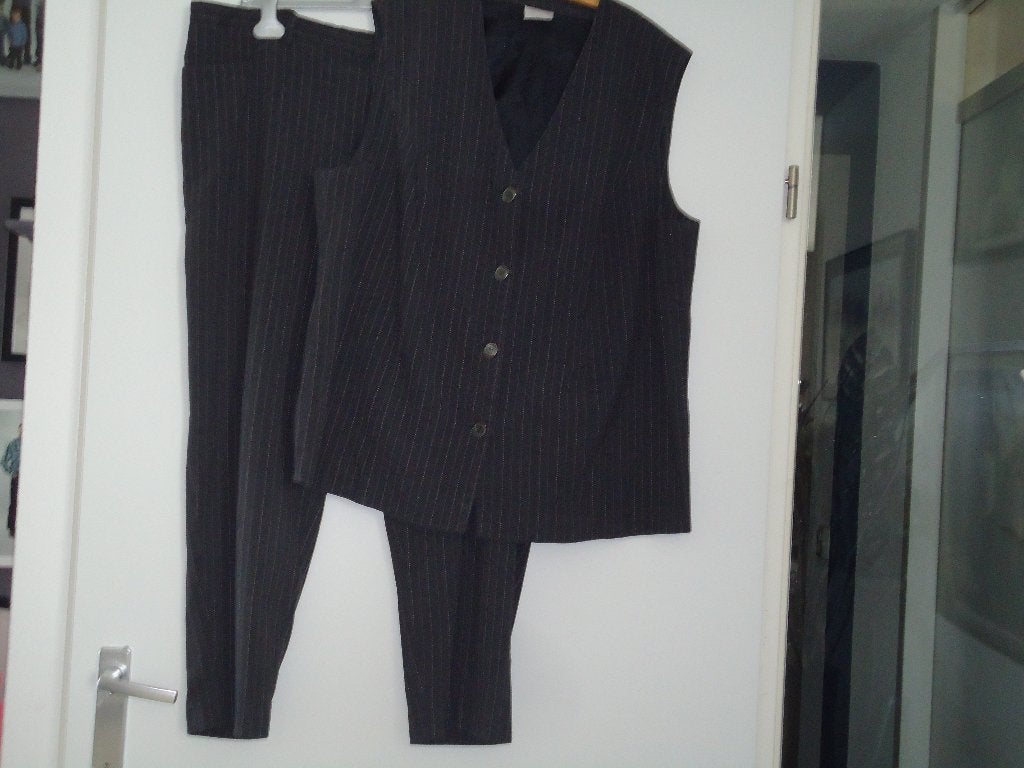 damespak mt 50 = broek en gilet grijs met krijtstrepen, Kostuum of Pak, Maat 46/48 (XL) of groter, Ophalen of Verzenden, Zo goed als nieuw