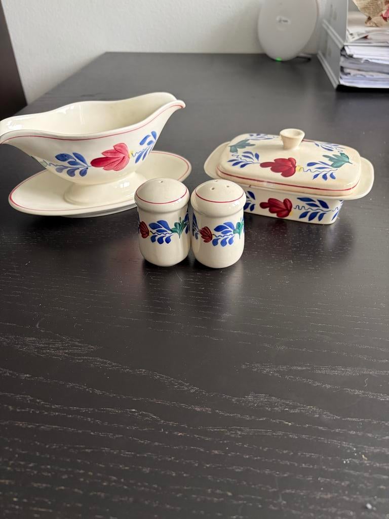 Boerenbont set: juskom, botervloot, peper- en zoutstel, Huis en Inrichting, Keuken | Servies, Gebruikt, Overige typen, Ophalen of Verzenden