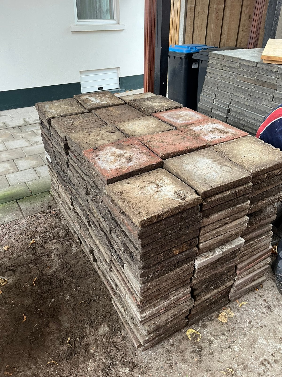 Gratis 30x30 tegels ongeveer 28m2, Ophalen, Zo goed als nieuw, 10 m² of meer, 10 tot 30 cm