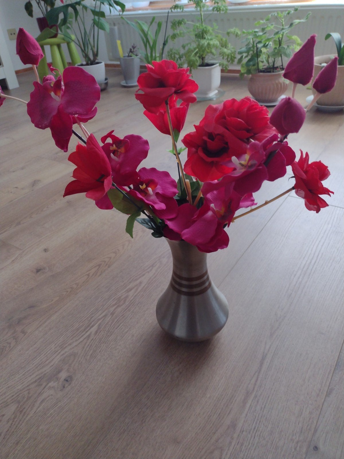 Decoratieve vaas met kunstbloemen, Ophalen
