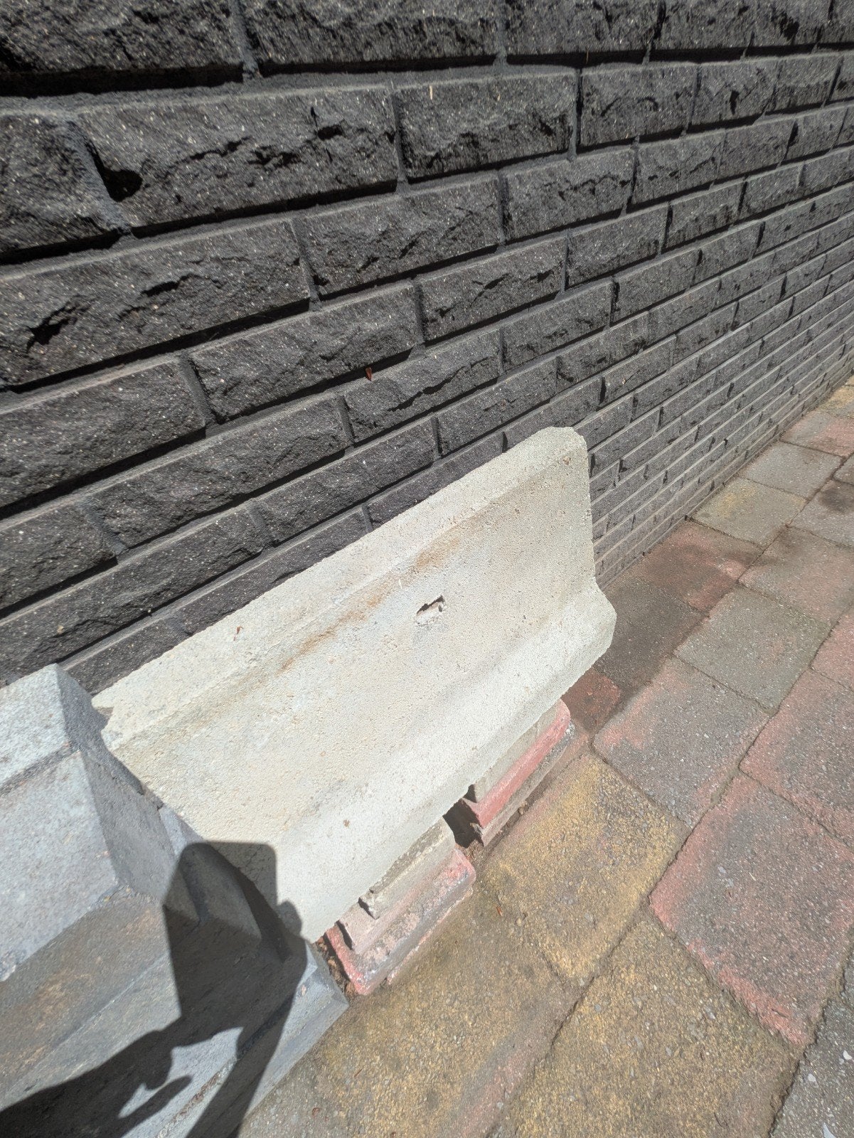 Betonnen stoeprand / opsluitband / barriere band, Ophalen, Gebruikt