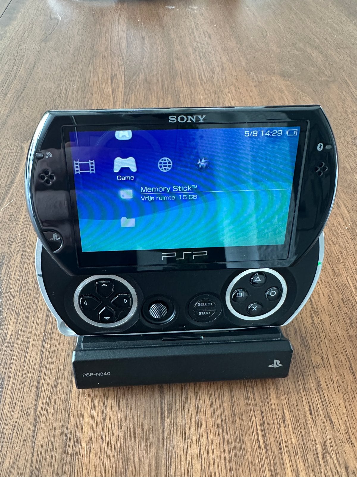 Sony PSP Go - Sony N340 Cradle - Sony M2 16GB - Sony AVCable, Ophalen of Verzenden, Zo goed als nieuw, Zwart, PSP Go