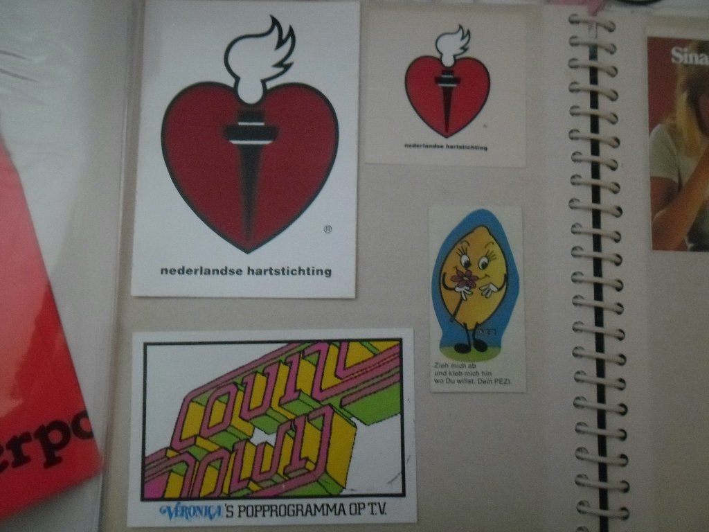 Vintage Stickers: Nederlandse Hartstichting, Pezi, Veronica, Ophalen of Verzenden, Nieuw, Meerdere stickers