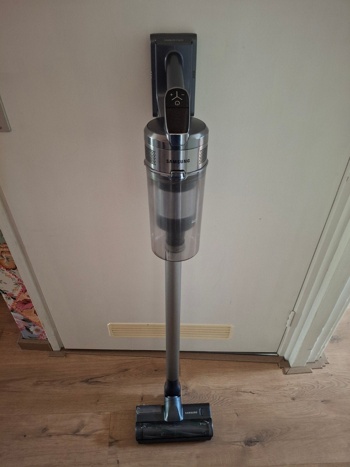 Samsung Jet 75E Pet Steelstofzuiger met Spining Sweeper, Ophalen, Regelbare zuigkracht, Zo goed als nieuw, Minder dan 1200 watt