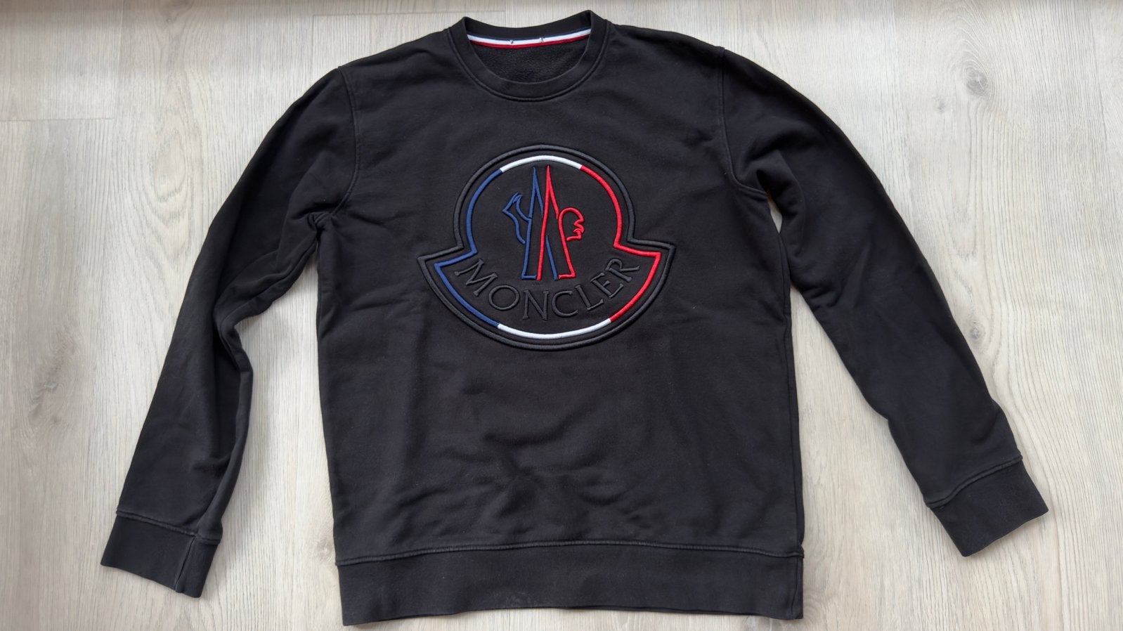 Moncler sweater zwart met groot logo maat S, Kleding | Heren, Verzenden, Gedragen, Maat 46 (S) of kleiner, Zwart