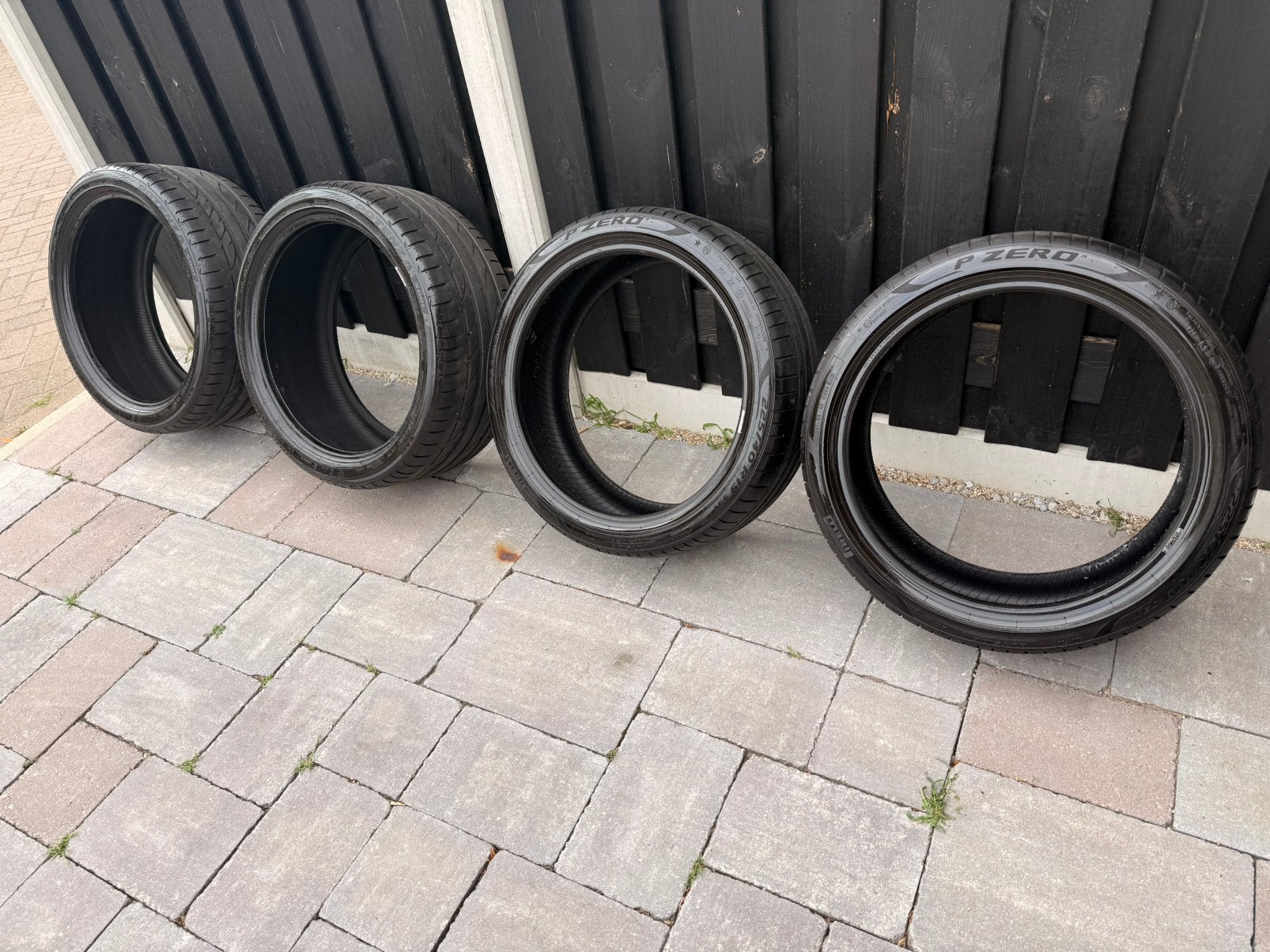 RunFlat 225-40-19 Pirelli P Zero ster 255-35-19 Bridgestone, Gebruikt, 255 mm, Band(en), Personenwagen