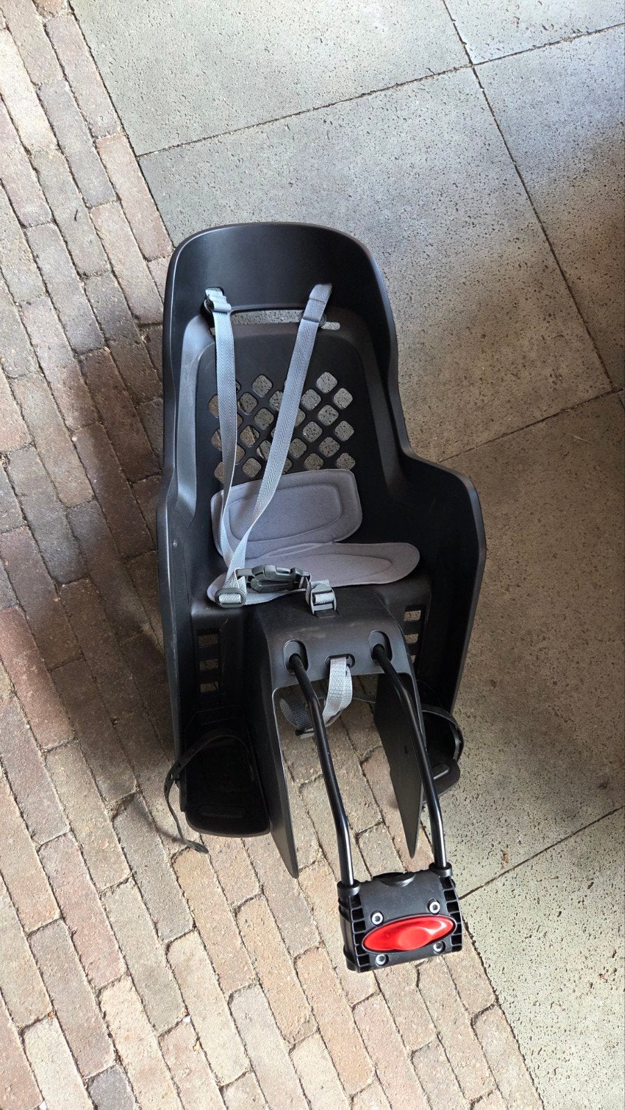Polisport Achterzitje Fiets - Zwart met Voetsteuntjes, Achterzitje, Polsport, Ophalen, 15 t/m 25 kg