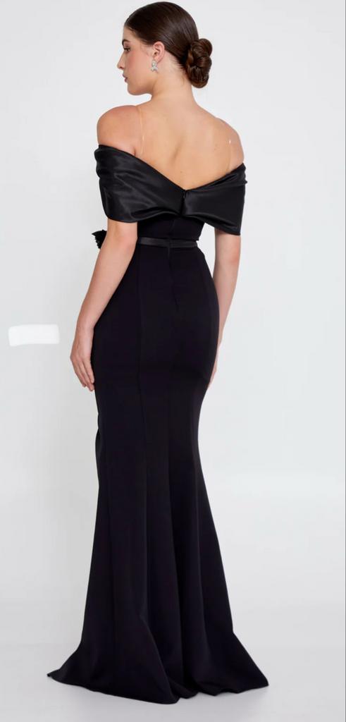 Elegante Zwarte Galajurk met Split en Off-Shoulder, Maat 38/40 (M), Zwart, Nieuw, Ophalen of Verzenden