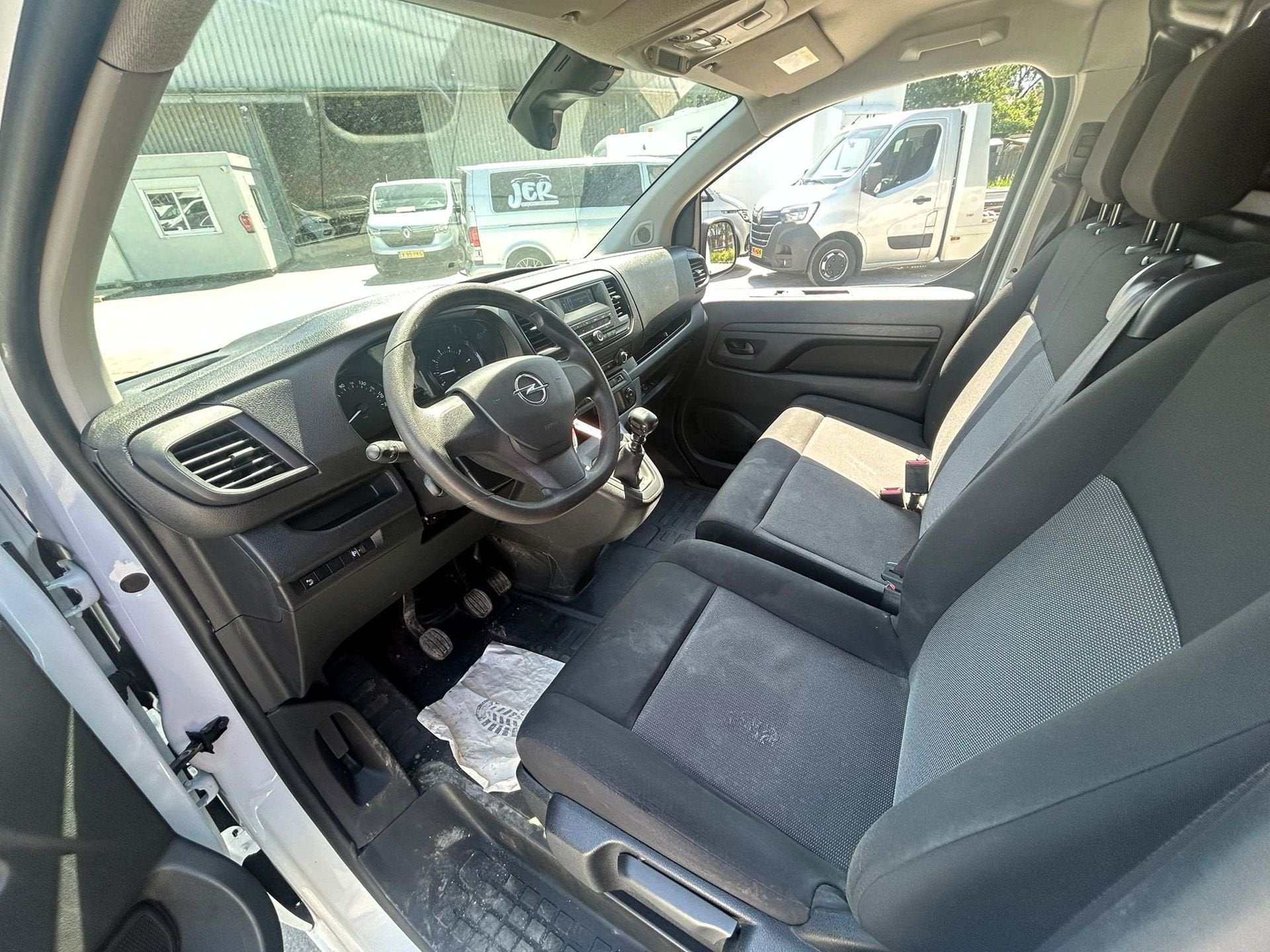 Opel Vivaro 1.5 Diesel 120L1 h1 3 personen euro 6, Auto's, Voorwielaandrijving, Zwart, 4 cilinders, Wit