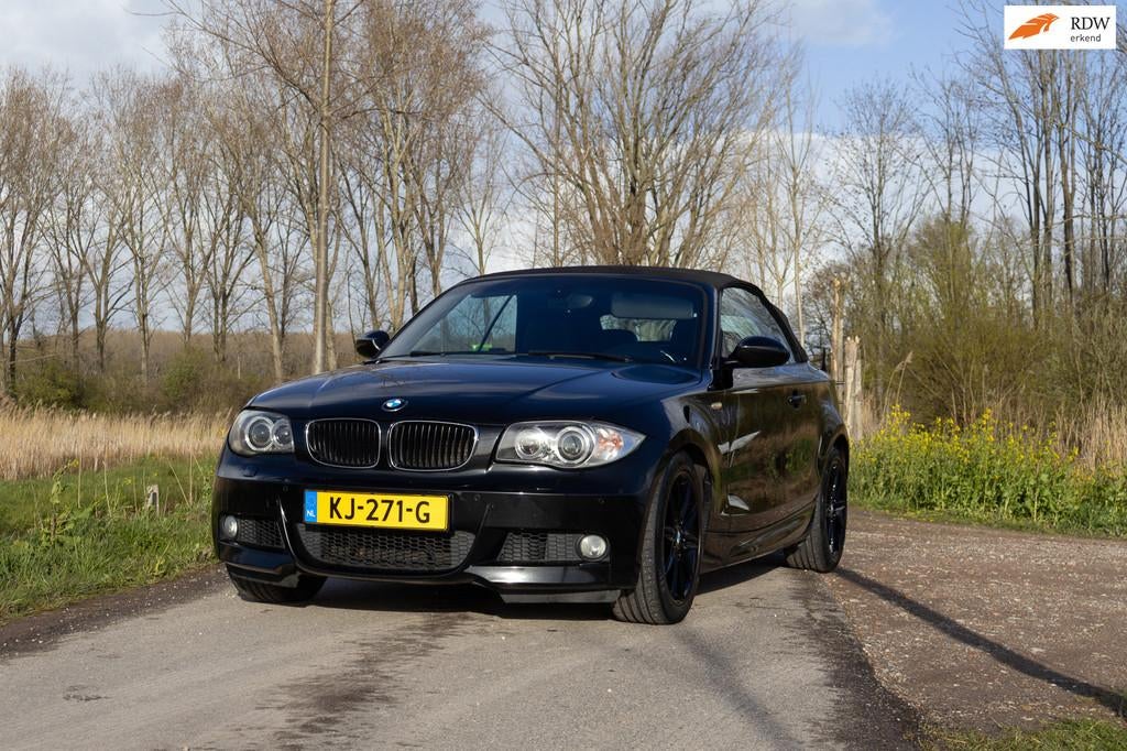 BMW 1-serie Cabrio 120i M uitvoering Nieuw APK, Auto's, Euro 5, 4 cilinders, Cabriolet, Leder en Stof