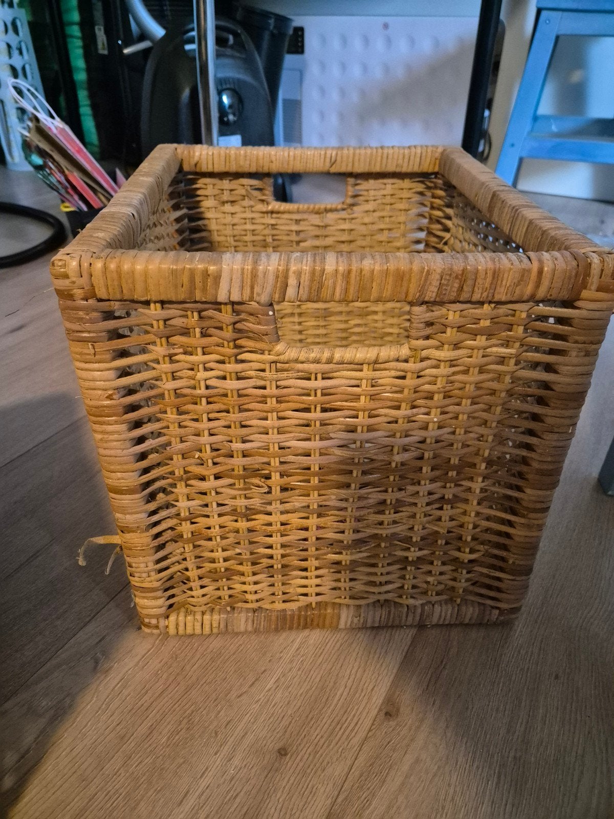 IKEA Mand van riet - vierkant, Huis en Inrichting, Ophalen, Gebruikt, Mand, Vierkant