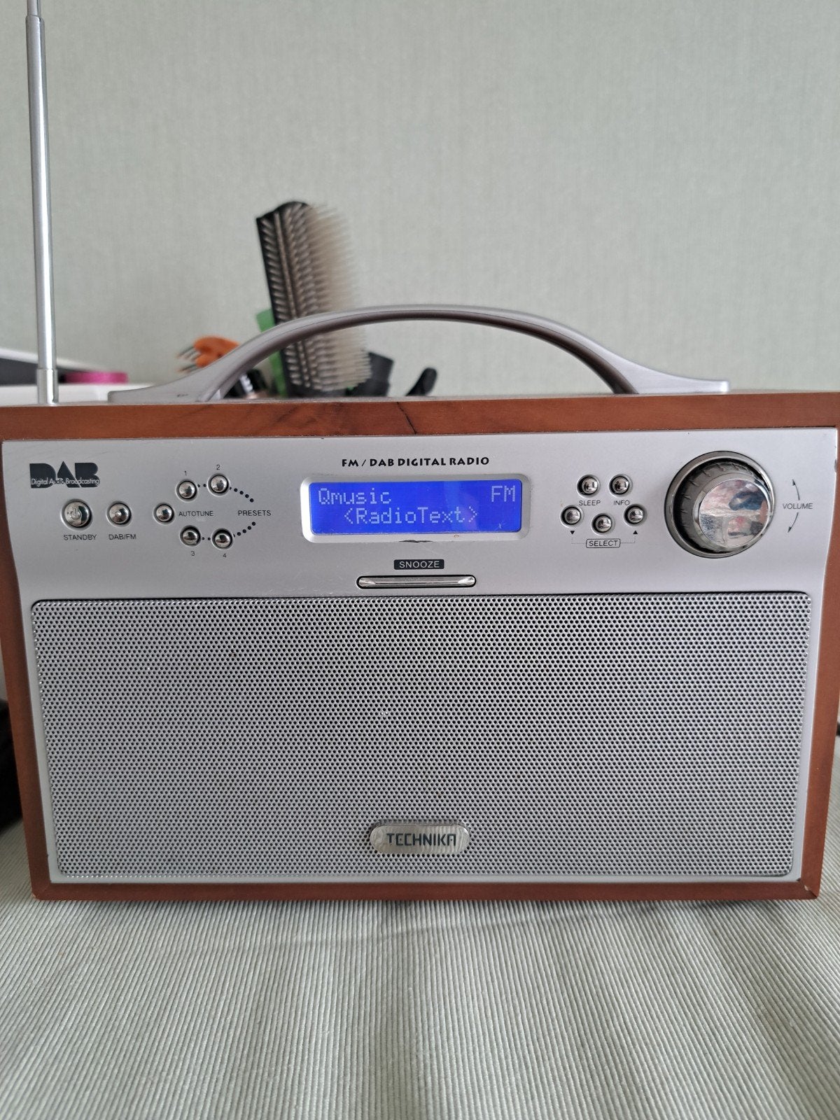 Ouderwetse radio dab/fm, Ophalen of Verzenden, Zo goed als nieuw