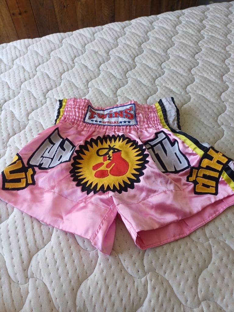 Kickboks broekje met scheenbeschermers maat S, Ophalen of Verzenden, Boksbeschermers