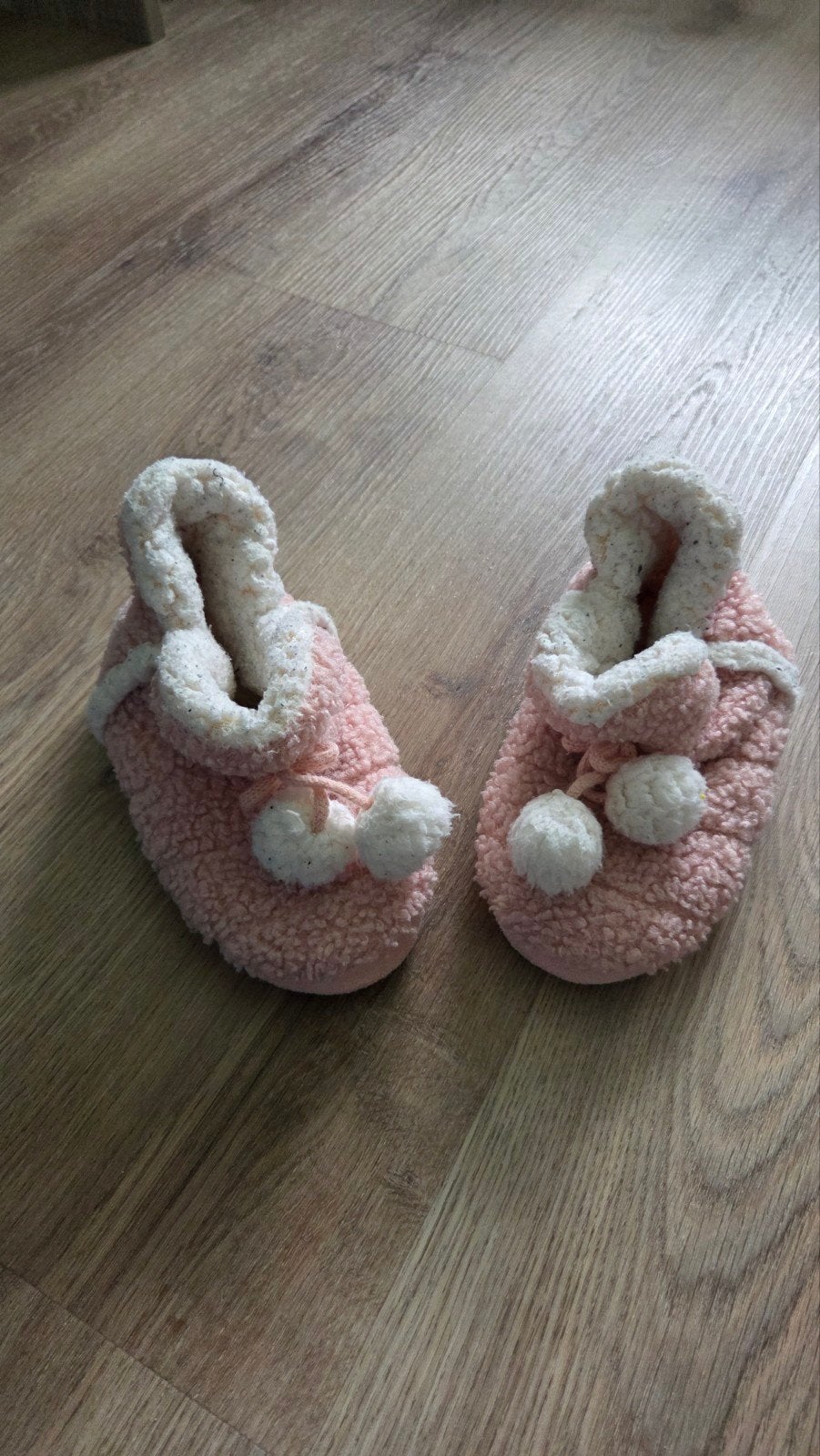 Roze pantoffels met pompons - maat 30/31, Kinderen en Baby's, Babykleding | Schoentjes en Sokjes, Slofjes, Meisje, Ophalen of Verzenden