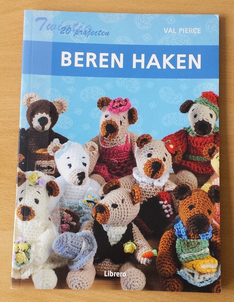 Beren Haken - Val Pierce - 2013, Hobby en Vrije tijd, Breien en Haken, Gebruikt, Ophalen of Verzenden, Nvt, Patroon of Boek