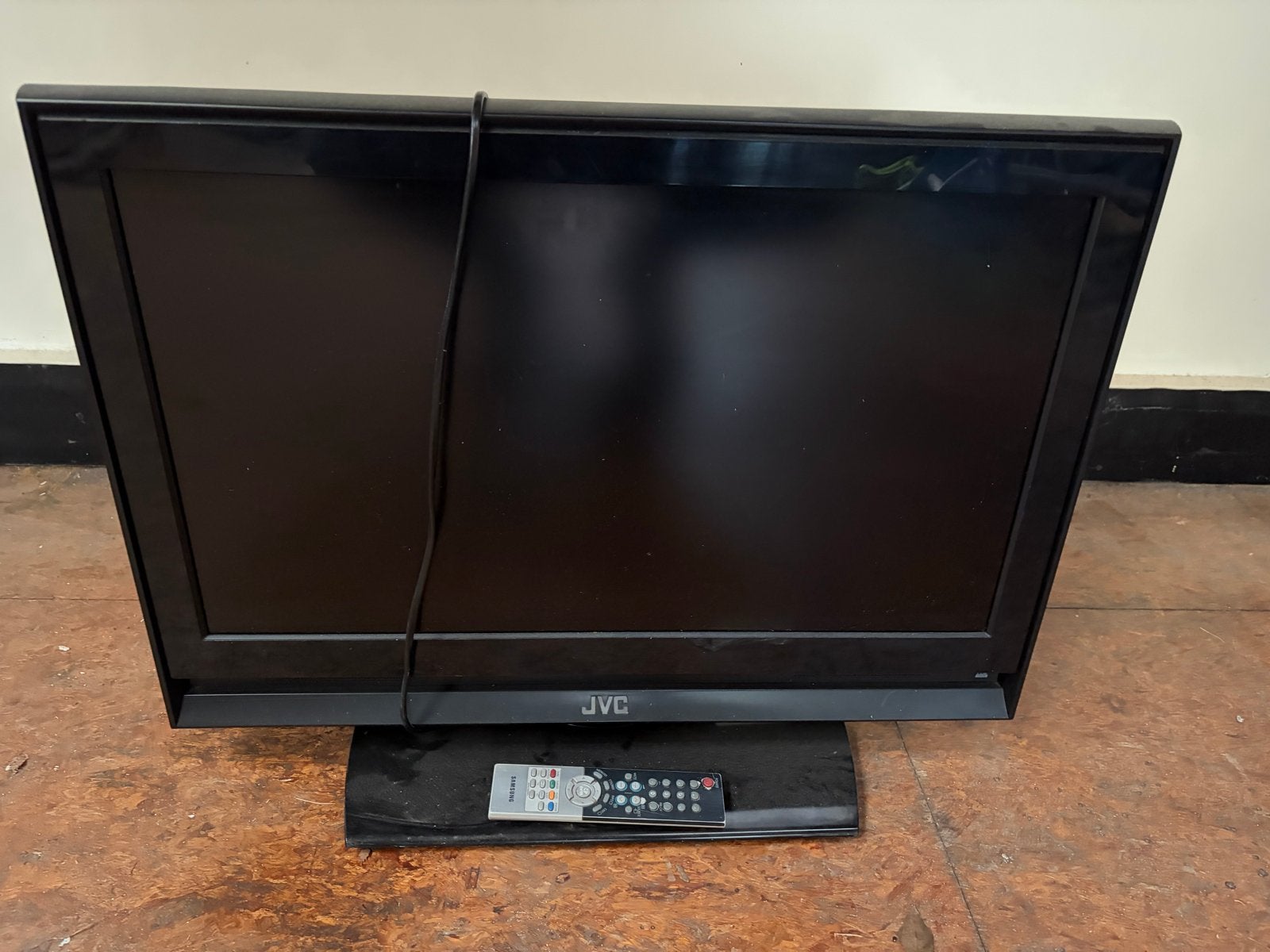 JVC LCD TV 60 cm met afstandsbediening, Overige merken, Gebruikt, 50 Hz, Ophalen of Verzenden