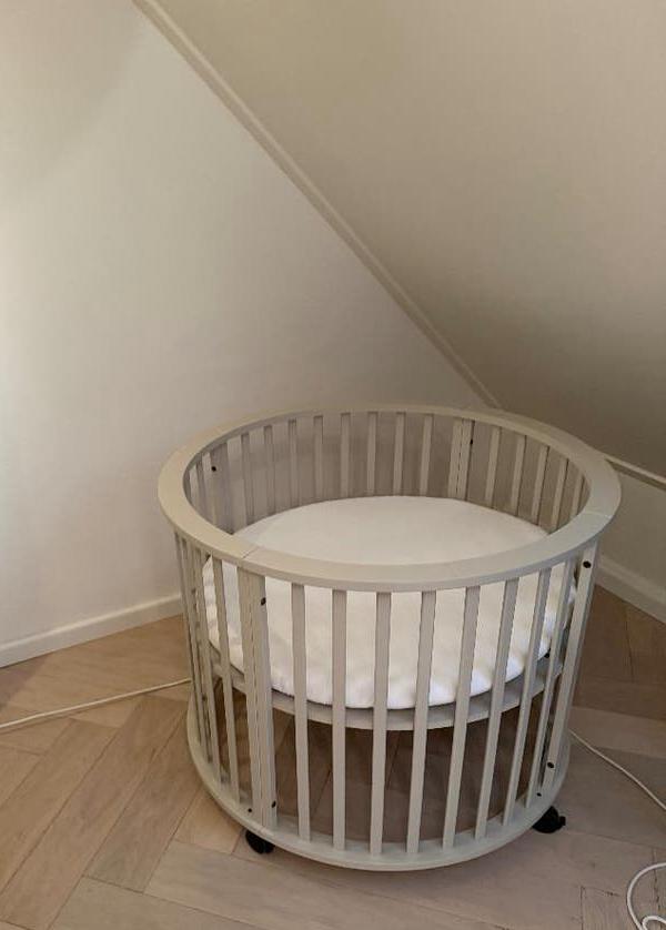 Europe Baby Circa Ronde Box incl Pretura Boxmatras, Kinderen en Baby's, Boxen, Ophalen of Verzenden, Zo goed als nieuw, Rond, In hoogte verstelbaar