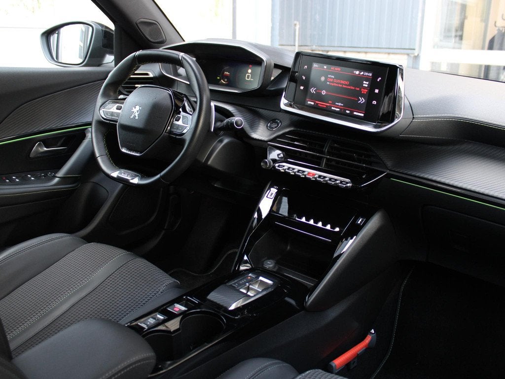 Peugeot 2008 1.2 PT GT Automaat | Camera/Stoelverwarming/Nav, 12 maanden, Gebruikt, Euro 6, 1199 cc