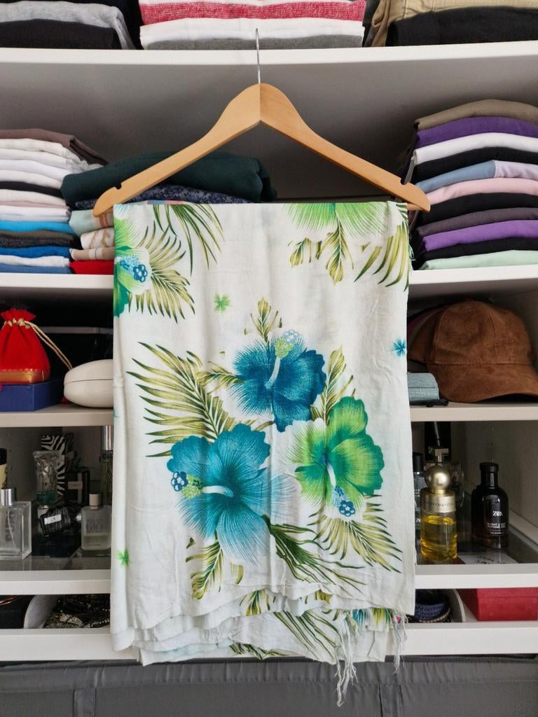 Sarong met bloemen motief, Ophalen of Verzenden, Nieuw, Overige kleuren, Onder de knie