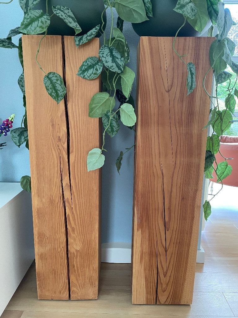 Twee houten zuilen of pilaren om iets moois op te zetten, Ophalen, Zo goed als nieuw