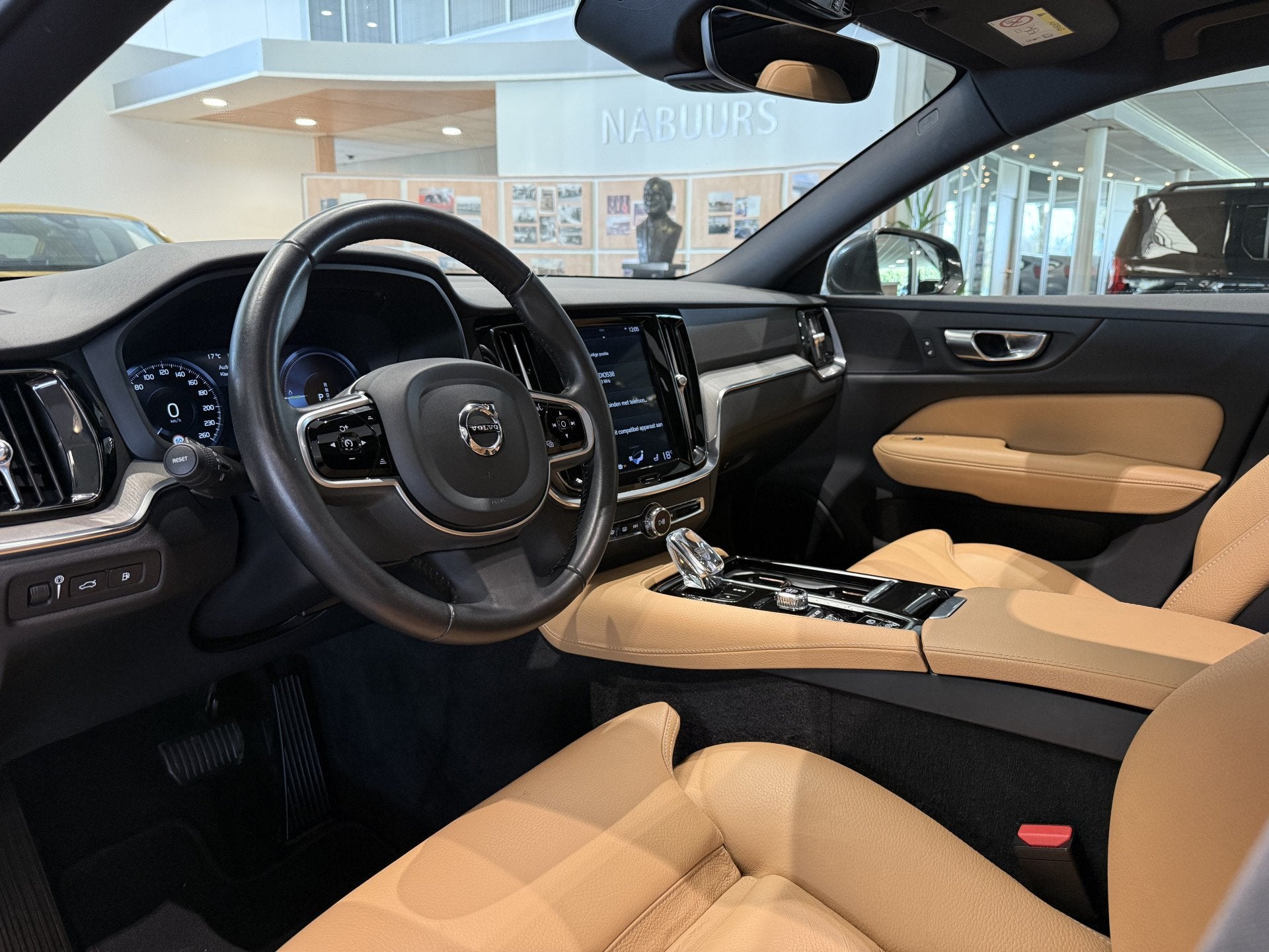 Volvo V60 2.0 T6 Twin Engine AWD Inscription, Pano, Trekhaak, Auto's, Automaat, 12 maanden, Gebruikt, Euro 6