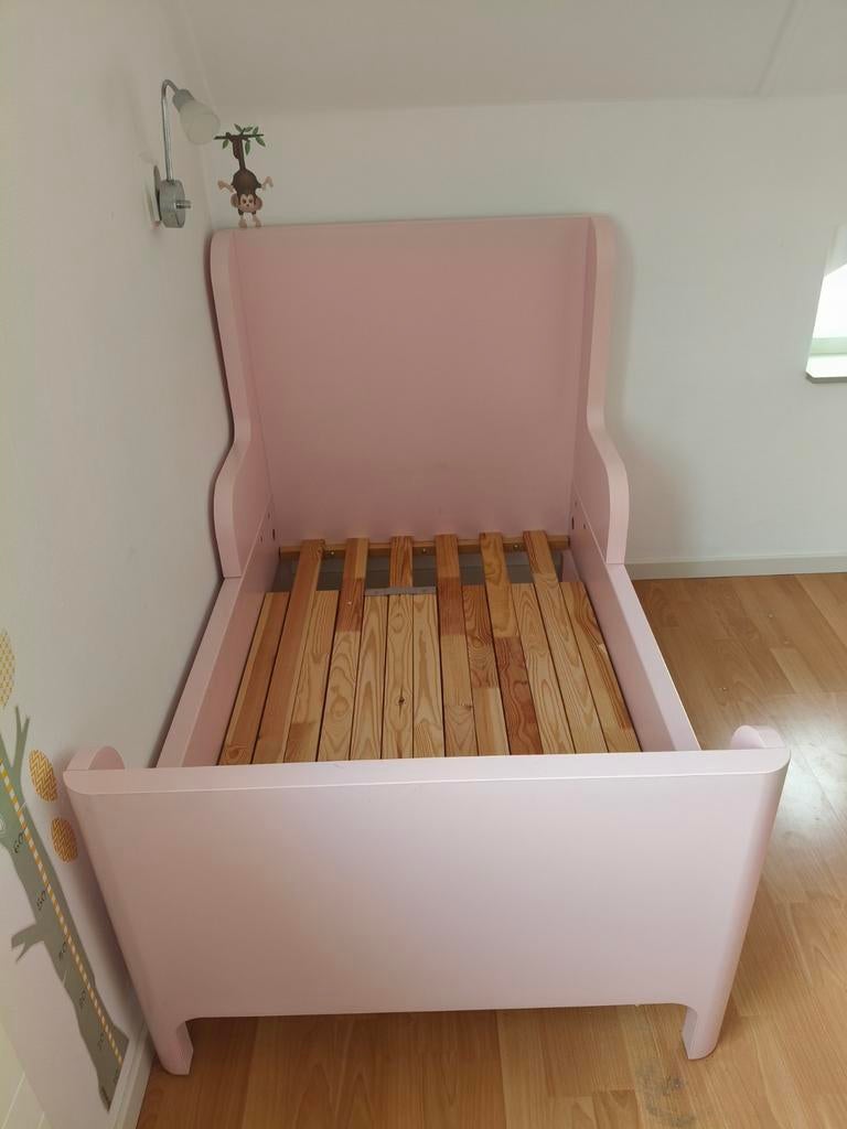 Ikea meegroeibed+ Kinderkamer Busunge: Bed en 2 kasten, Ophalen, Gebruikt, Meisje