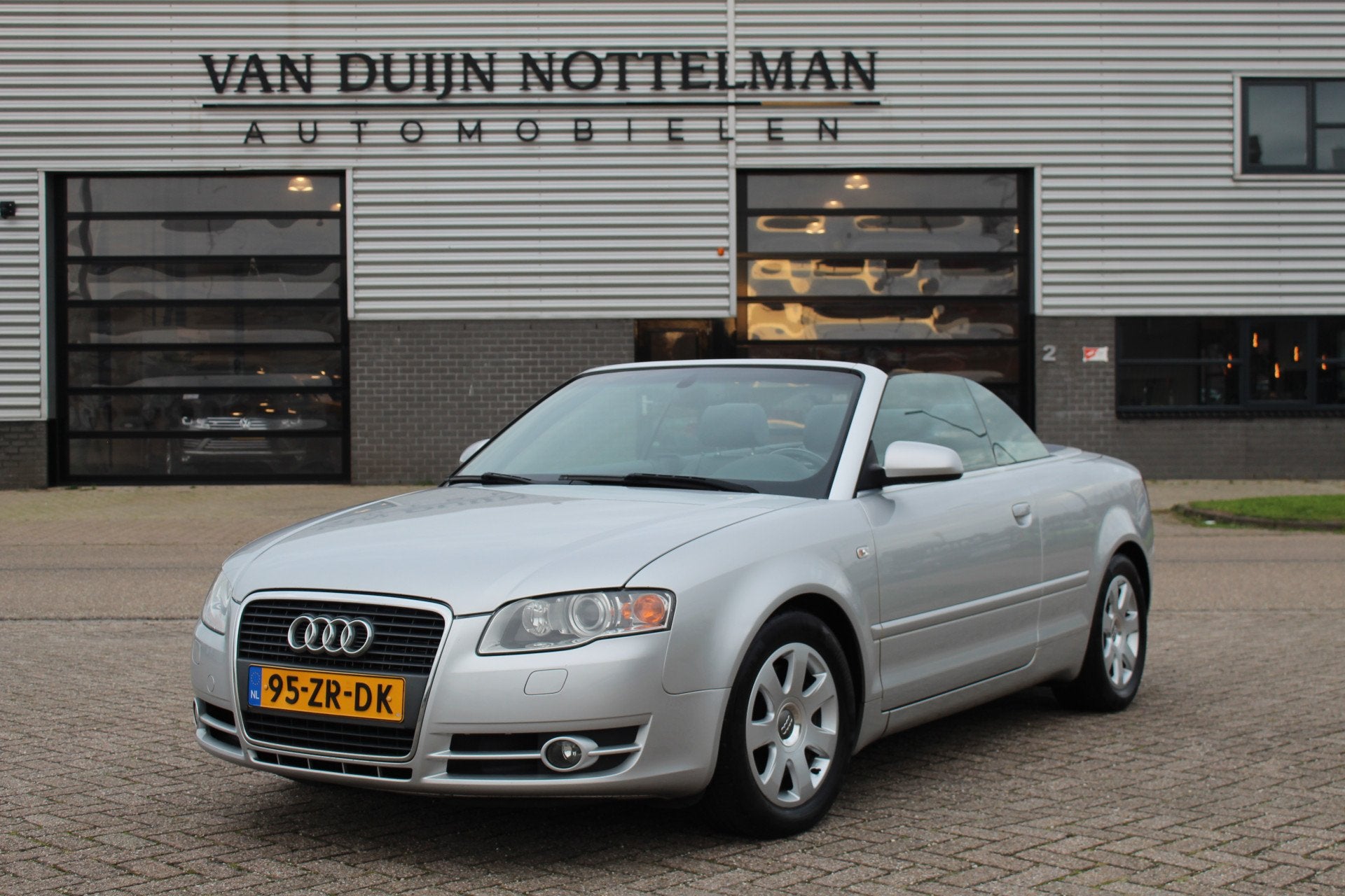 Audi A4 Cabriolet 2.0 TFSI Advance / Automaat / Leer / Young, Auto's, Gebruikt, Huisgarantie, 4 stoelen, A4