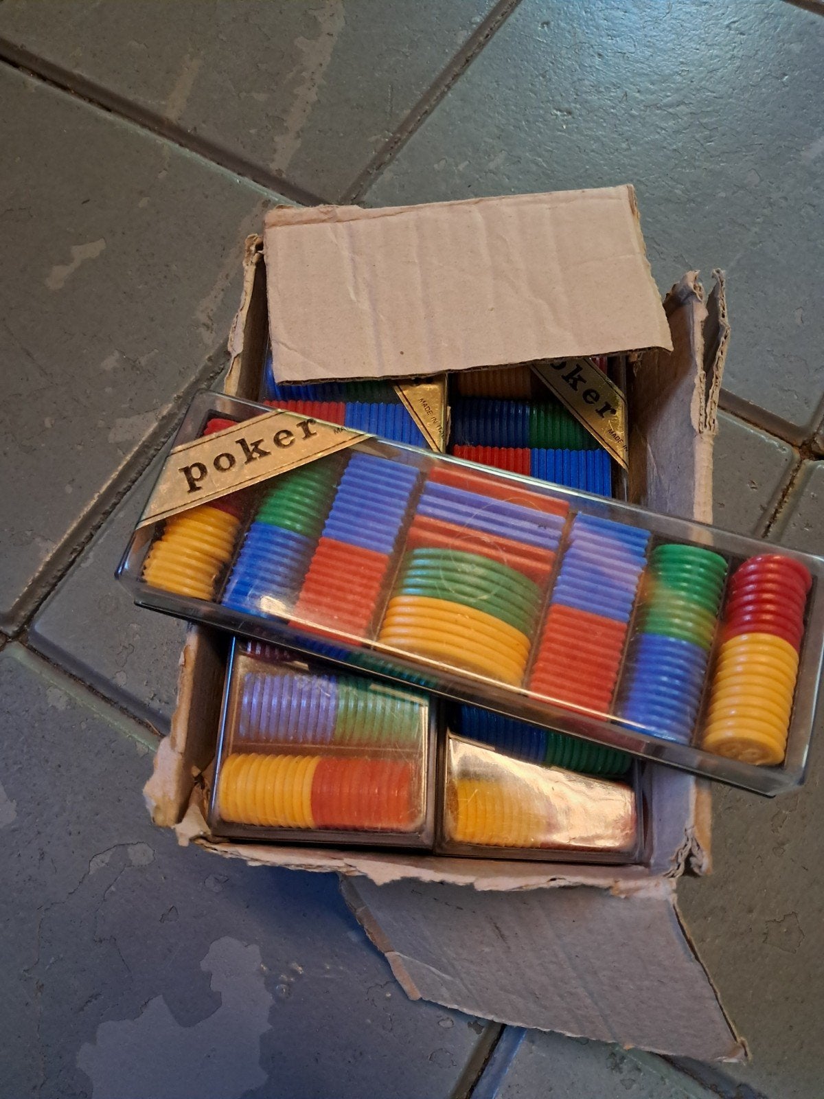 Omdoos met 10 sets pokerfiches, Drie of vier spelers, Ophalen, Gebruikt, Onbekend