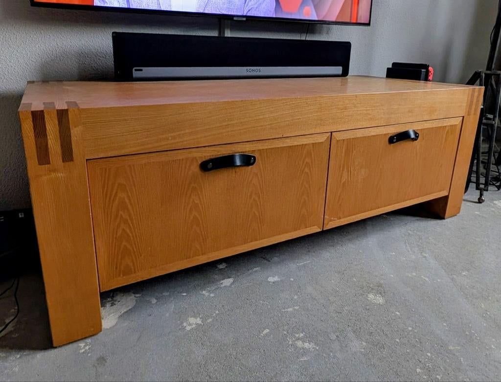Massief houten tv-meubel met opbergruimte, Huis en Inrichting, Kasten | Televisiemeubels, Ophalen, Gebruikt, 100 tot 150 cm, Minder dan 100 cm