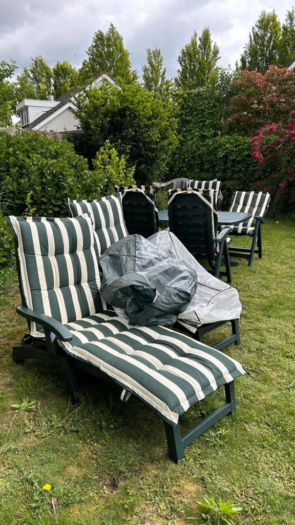 hartman groen tuinset tafel met 4 stoelen en 2 lig bedden, Ophalen, Zo goed als nieuw, Kunststof