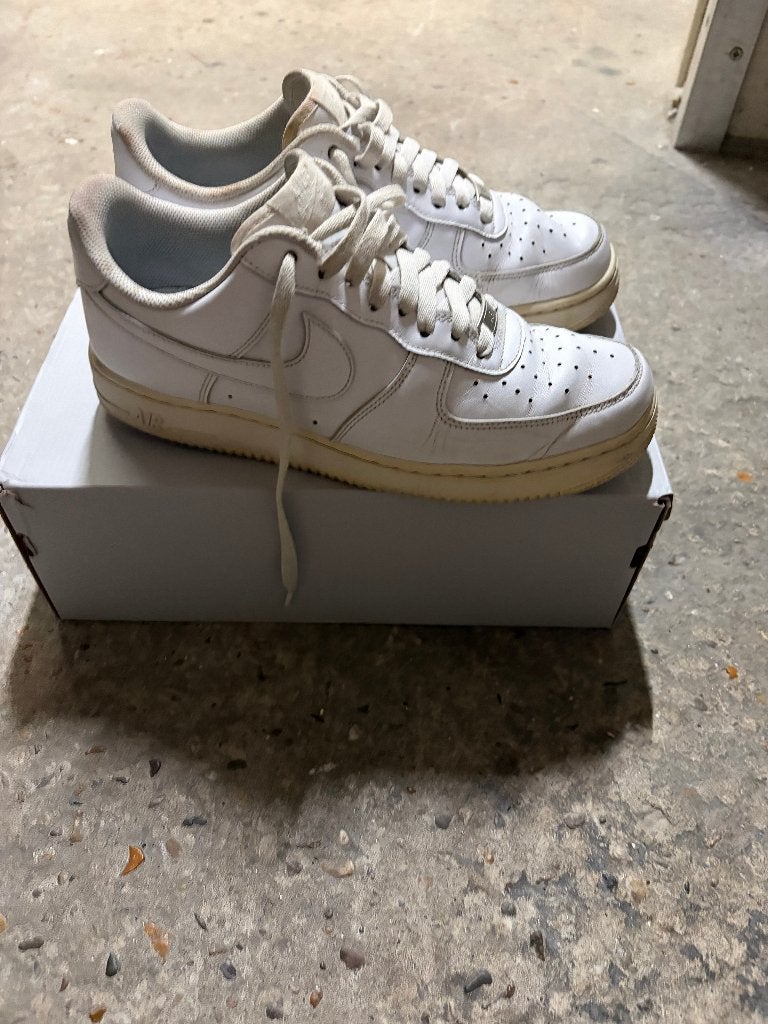 Nike Air Force 1 Low – Wit – Heren Sneakers – Maat 43, Wit, Ophalen of Verzenden, Sneakers of Gympen, Gedragen