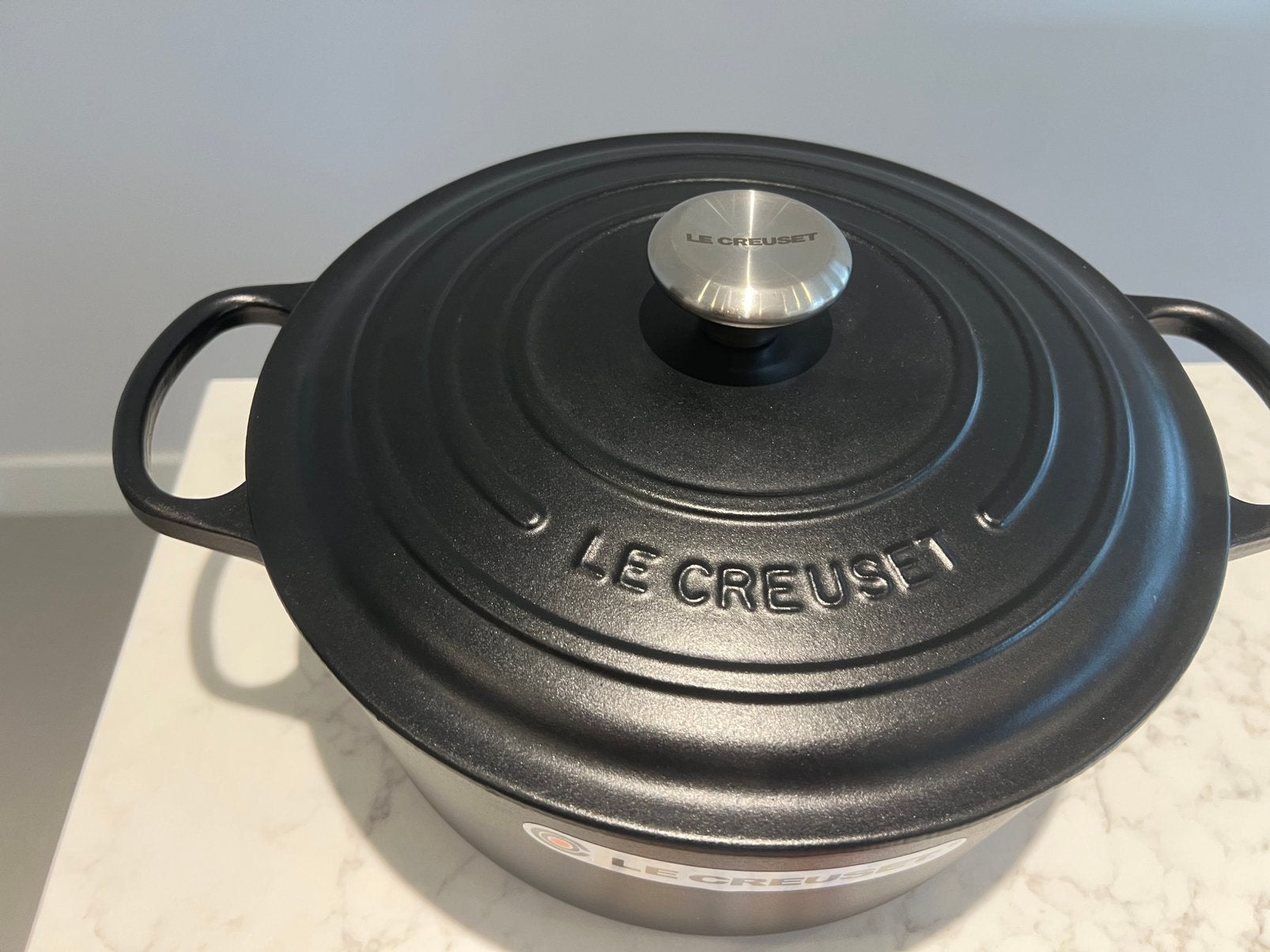 Le Creuset Signature mat zwart 28 cm, Met handvatten, Nieuw, Le Creuset, Ophalen of Verzenden