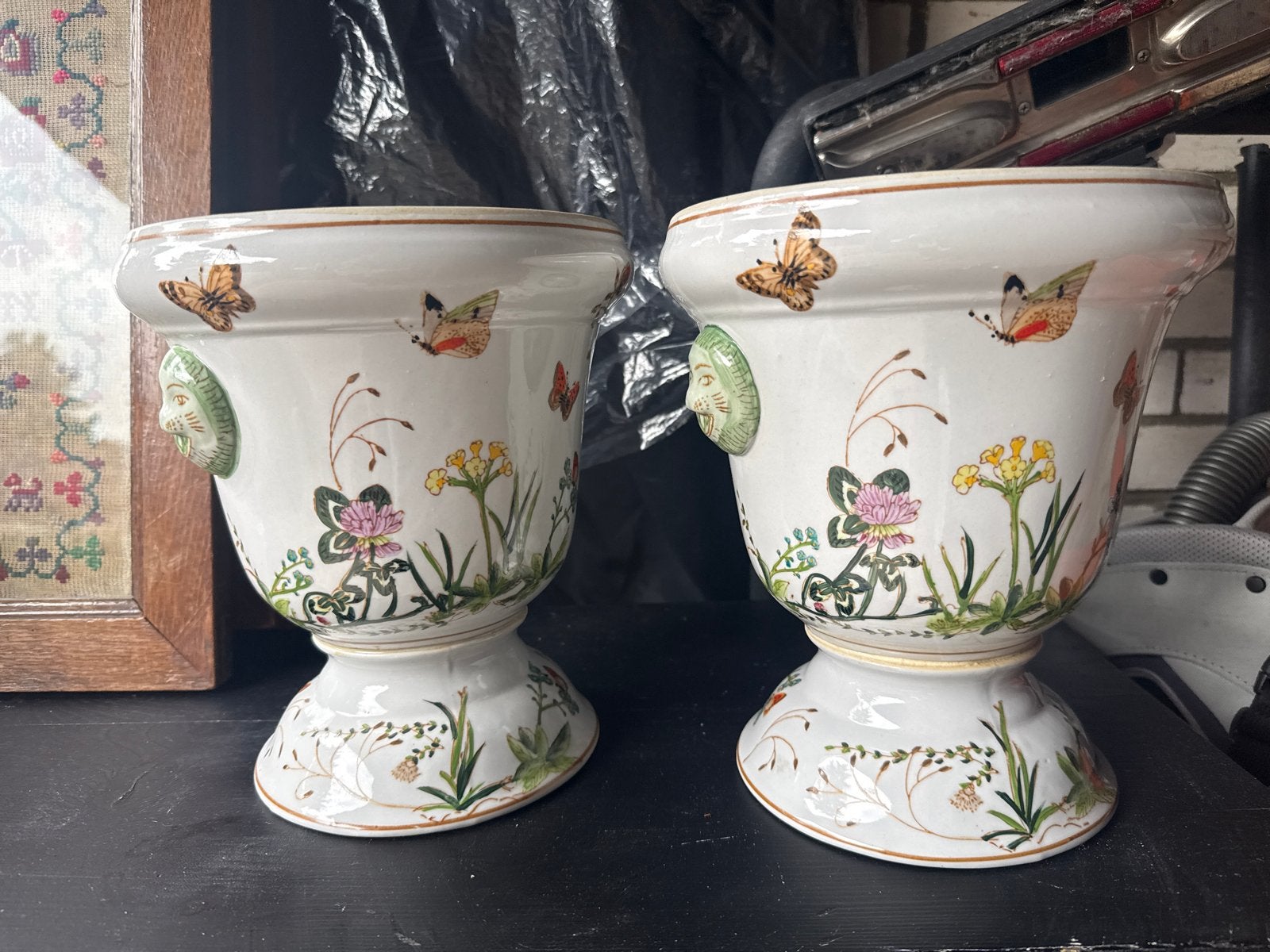 Set van 2 Herend porseleinen bloempotten met vlinders, Antiek en Kunst, Ophalen of Verzenden