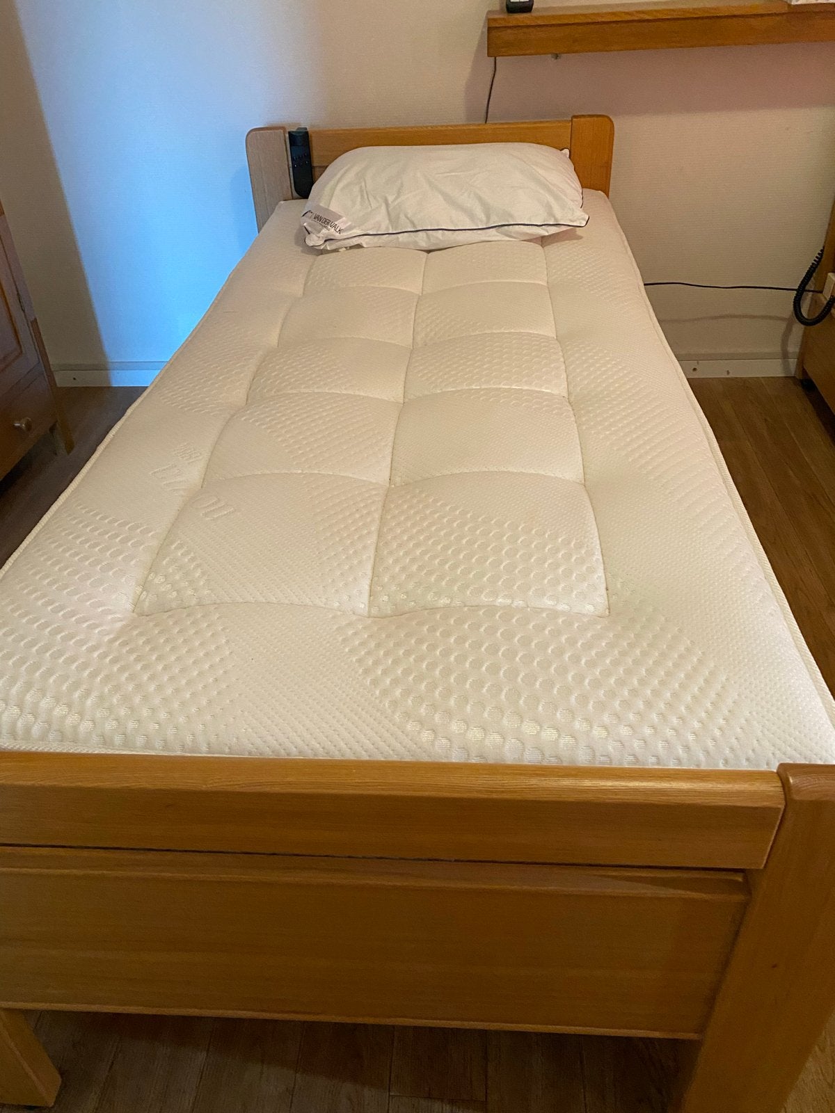 Seniorenbed met verstelbare lattenbodem, 90 cm, Eenpersoons, Bruin, Ophalen of Verzenden