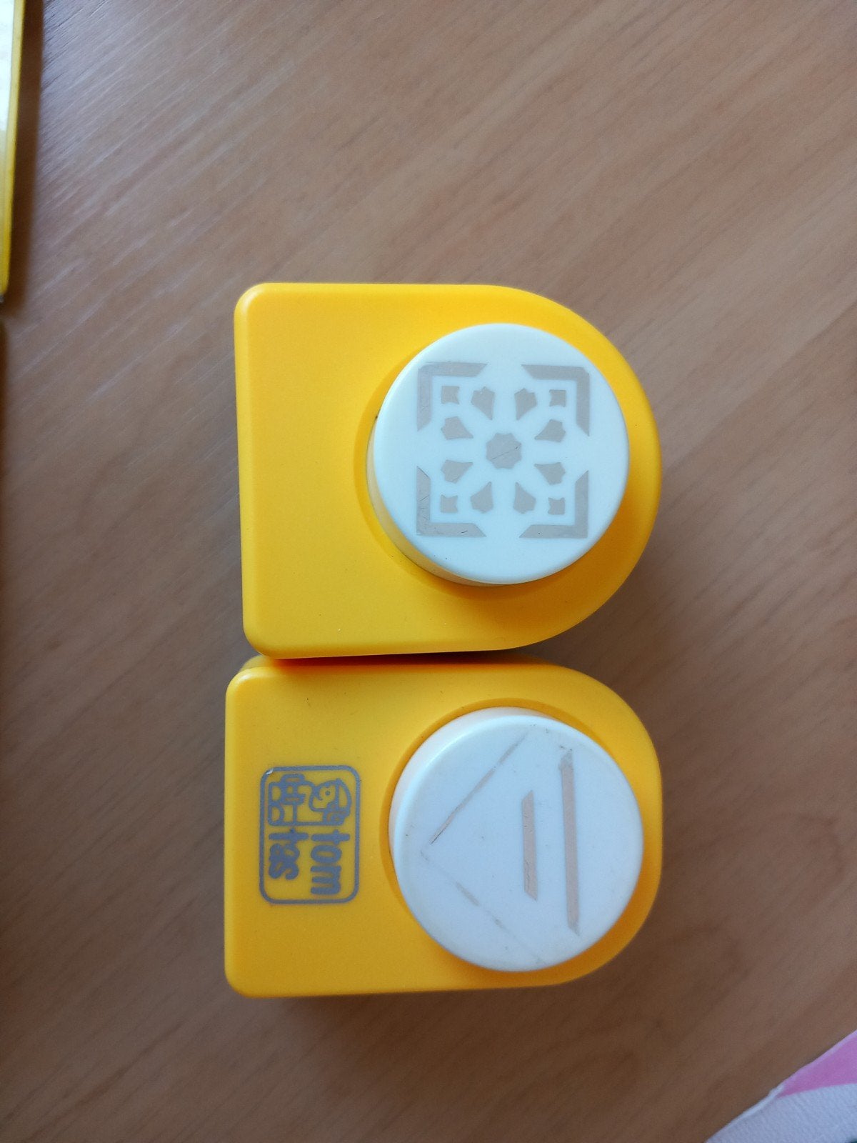 2 papierponsen 6,5 x 4,5 cm - Knutselgereedschap, Ophalen, Gebruikt, Geschikt voor karton, Overige thema's