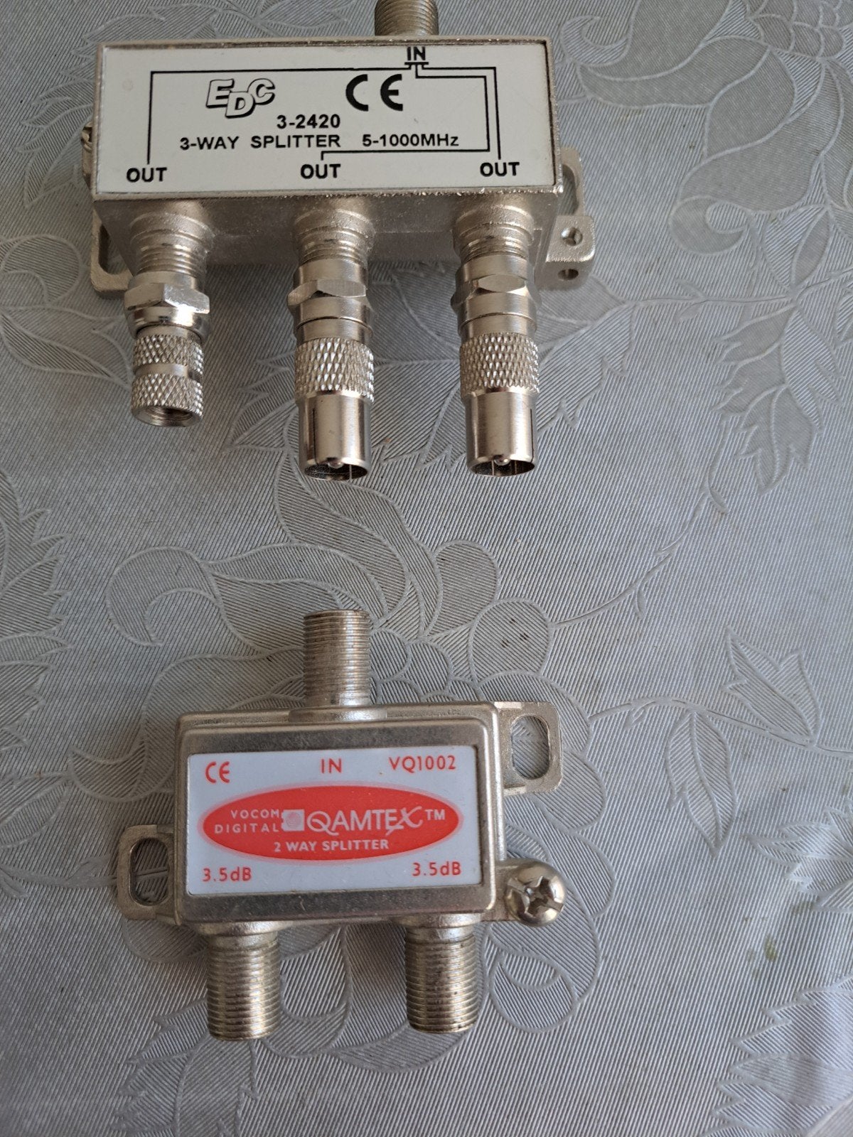 Sataliet ontvangen EDC 3 Way splitter, Ophalen of Verzenden, Zo goed als nieuw, Minder dan 2 meter, Coaxiale kabel