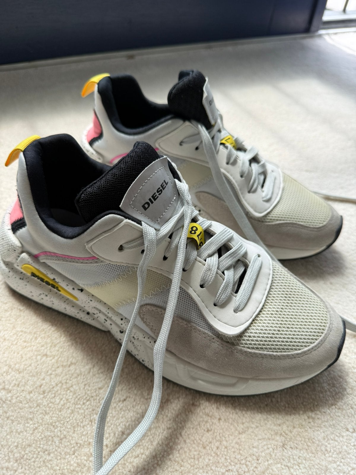 Diesel sneakers dames maat 39, Kleding | Dames, Schoenen, Ophalen of Verzenden, Gedragen, Geel, Sneakers of Gympen