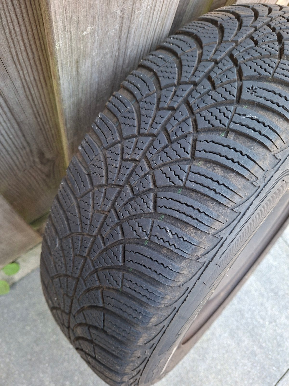 Goodyear UltraGrip Winterbanden op stalen velg 185/65R15, Gebruikt, 15 inch, Banden en Velgen, Personenwagen