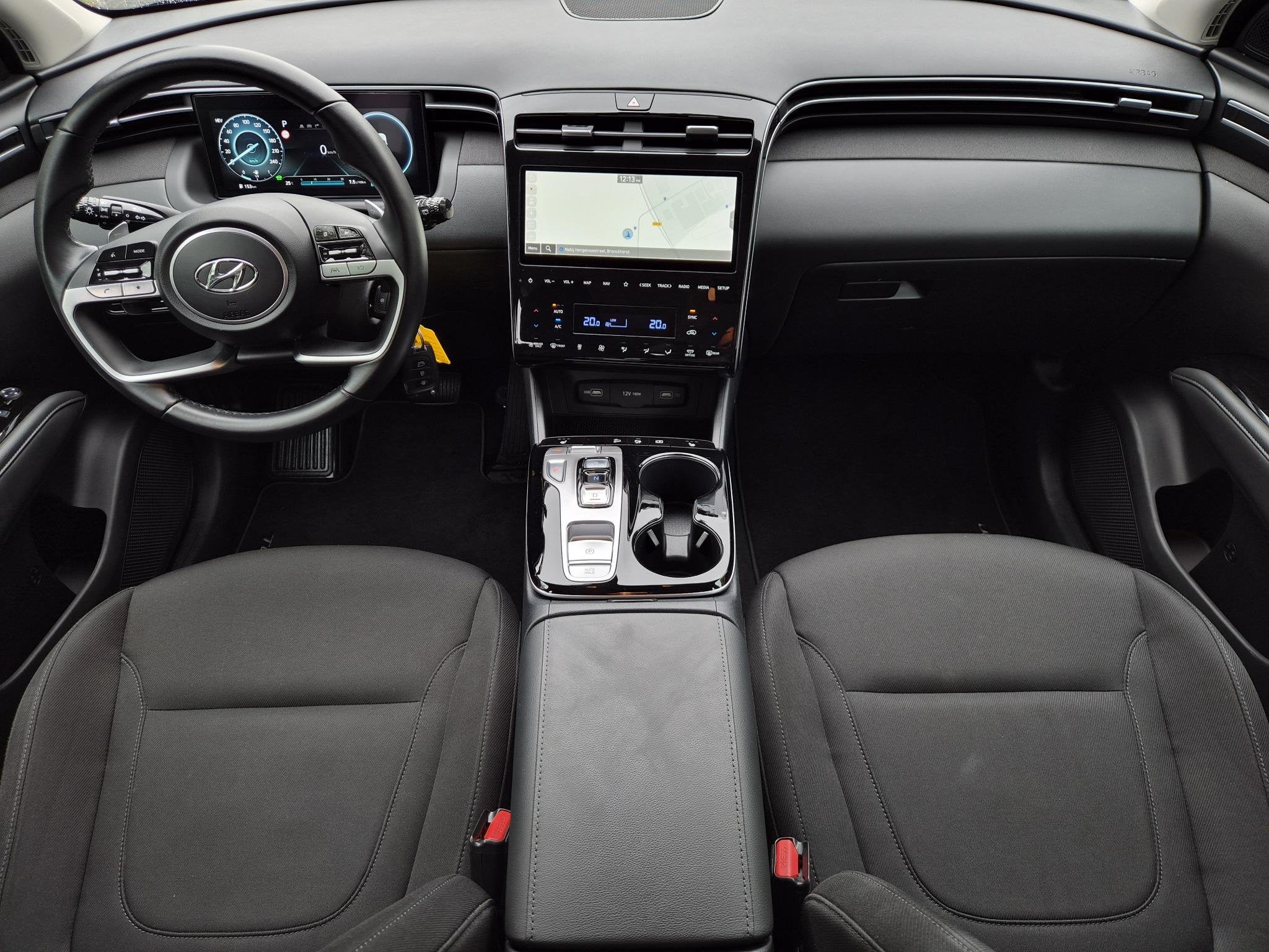 Hyundai Tucson 1.6 T-GDI PHEV Comfort 4WD / SOH 98% / Fabrie, Auto's, Automaat, Gebruikt, 4 cilinders, Zwart