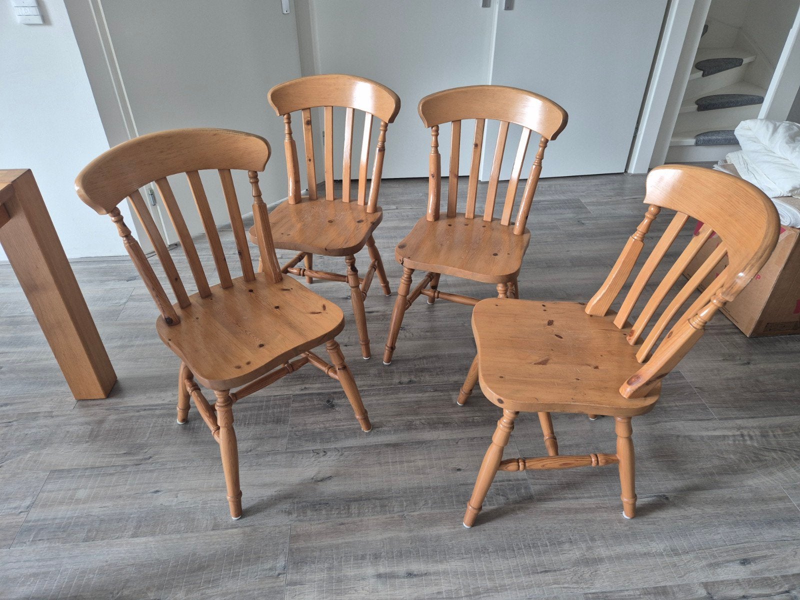 4 houten stoelen, Ophalen of Verzenden, Gebruikt