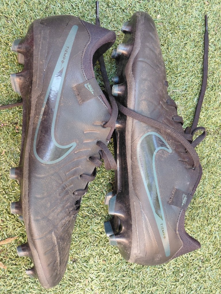 Nike Tiempo voetbalschoenen - Zwart, Sport en Fitness, Voetbal, Gebruikt, Schoenen, Maat L, Ophalen of Verzenden
