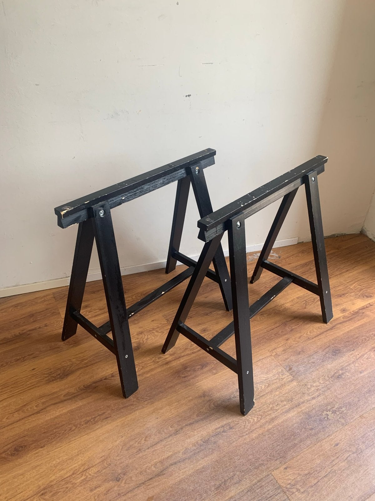 Set van 2 zwarte houten schragen van IKEA, Ophalen, Gebruikt