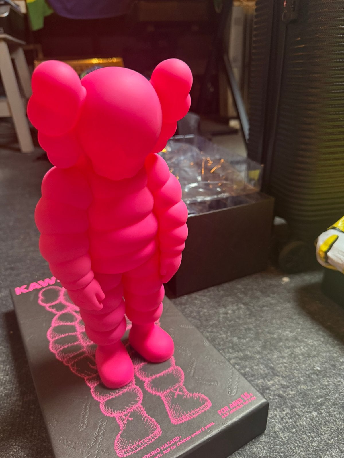 KAWS - What Party - Vinyl Pink, Ophalen