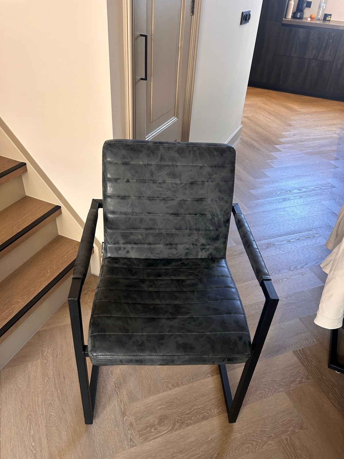 Moderne eetkamerstoelen met armleuningen - Grijs leerlook, Ophalen, Gebruikt, Twee, Metaal