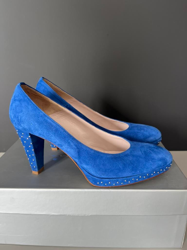 Lilian pumps kobalt blauw suede zilveren studjes 38, Kleding | Dames, Schoenen, Pumps, Blauw, Ophalen of Verzenden, Zo goed als nieuw